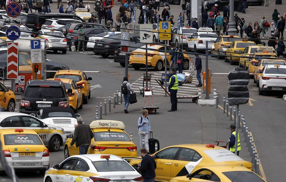 ФАС проверит агрегаторов такси на участие в ценовом сговоре