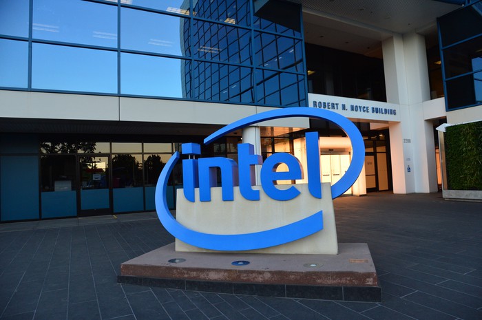 Intel намерена выделить производство в обособленное подразделение