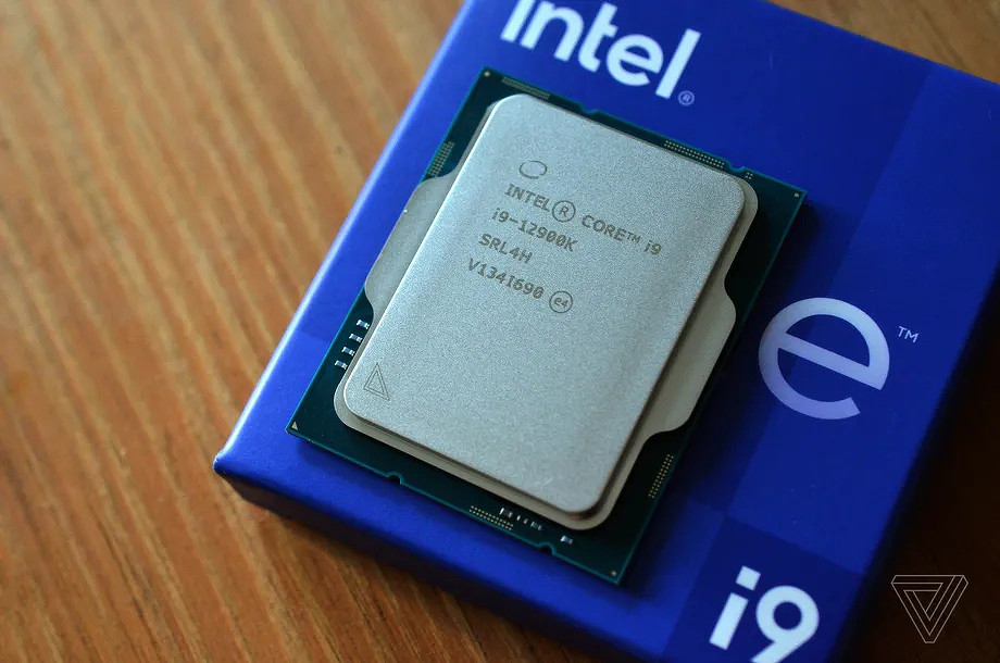 Intel впервые за годы своего существования создала процессоры с ядрами, поделенными на кластеры