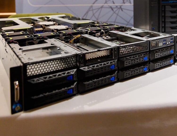 В России начали производить серверы на новейших процессорах AMD Epyc