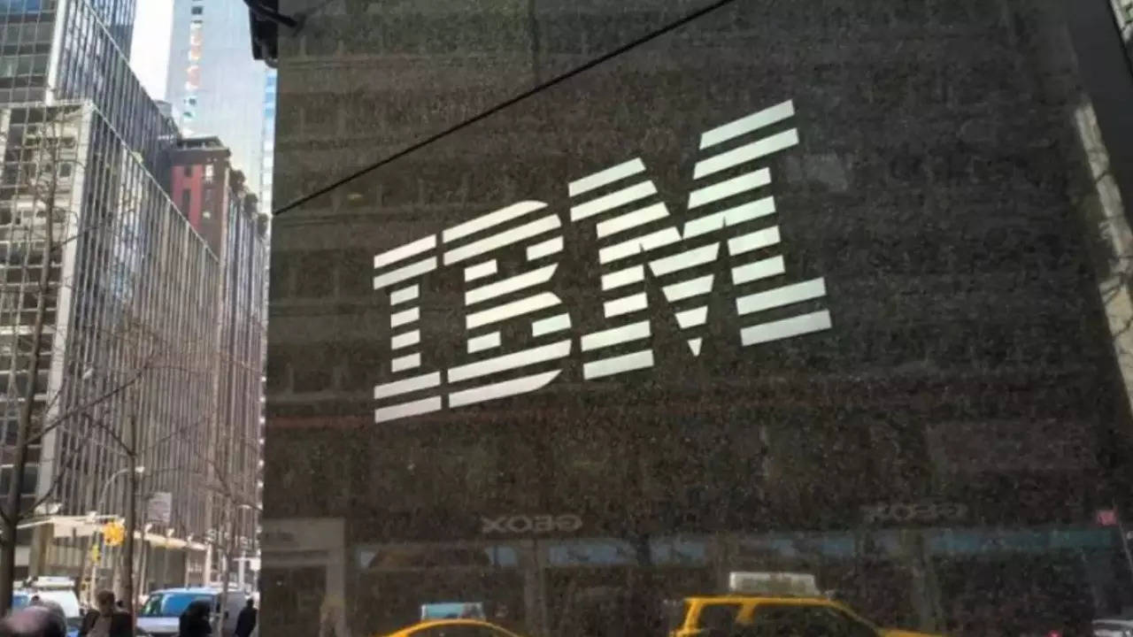 IBM намекнула, что удаленная работа может быть препятствием для повышений и роста зарплат сотрудников