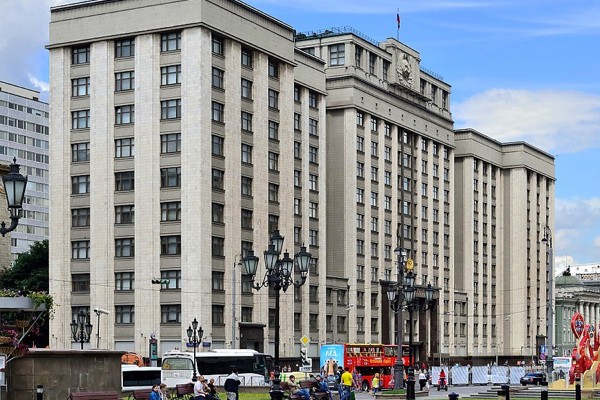 Депутаты предложили в несколько раз увеличить штрафы за фейковые новости и оскорбление власти