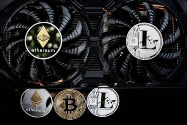 Цены на видеокарты для майнинга упали за год в два раза