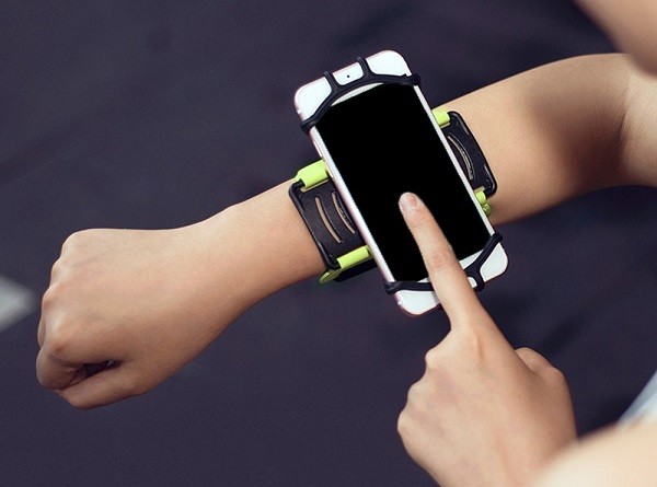 Аерофлот закупил сотни напульсных Android-смартфонов с интеграцией с SAP