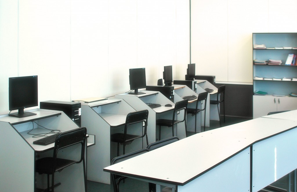 В России возникли проблемы с подключением соцобъектов к интернету. Причина — нехватка компьютеров