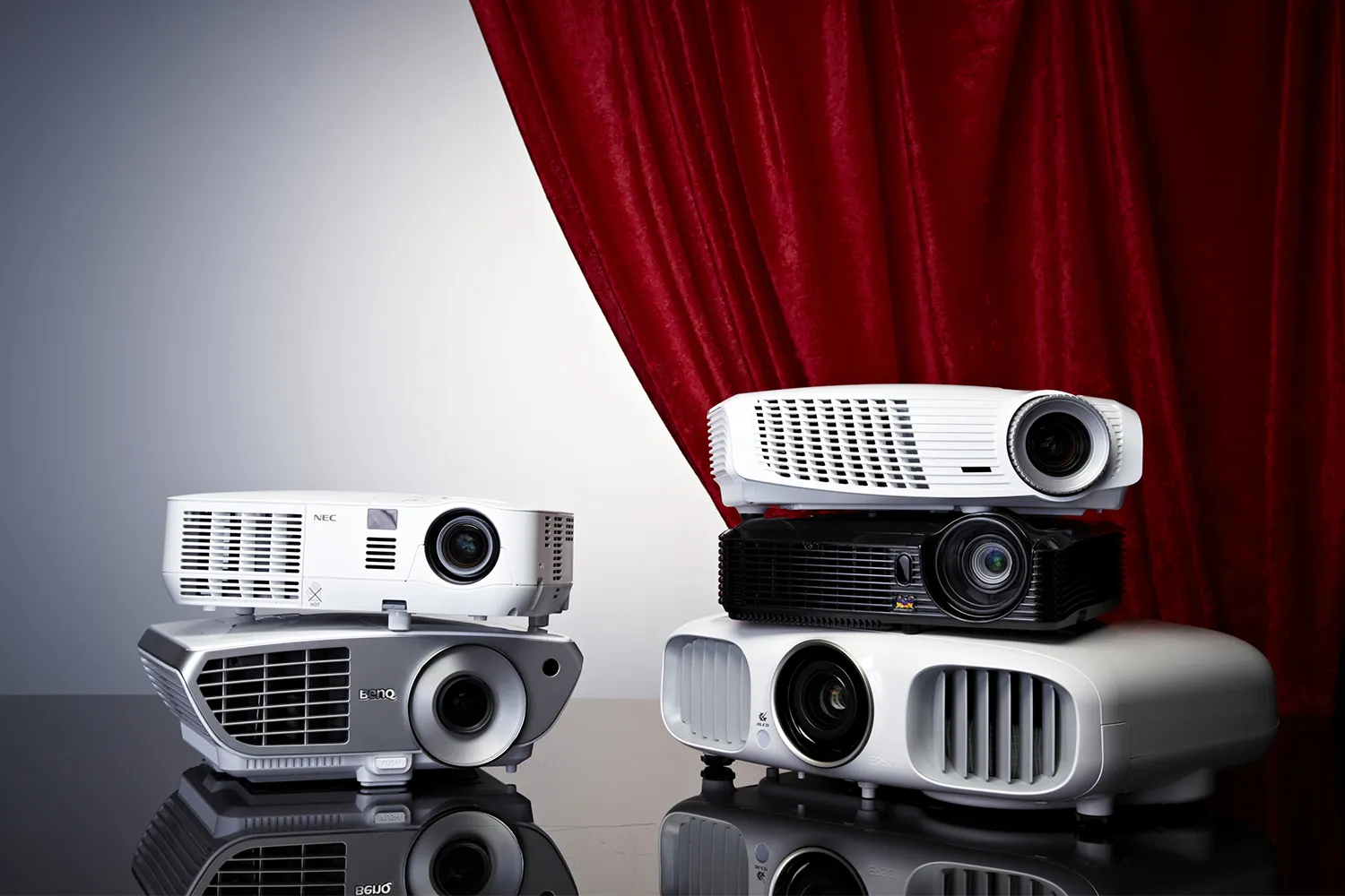 Российский рынок проекторов начал замедлять темпы восстановления