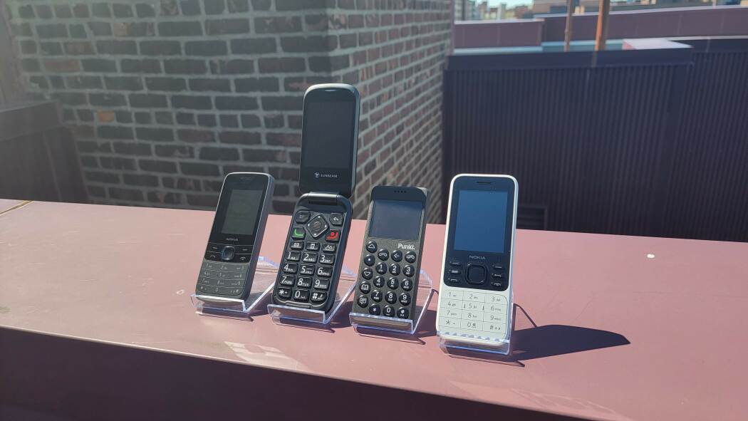 В США растёт популярность самых простых сотовых аппаратов