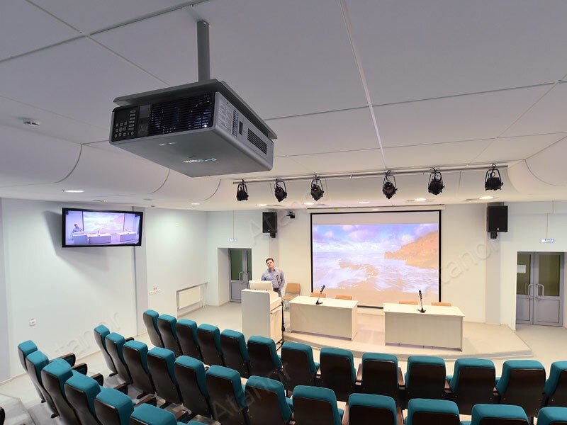 В июне российский рынок проекторов продолжил движение вниз