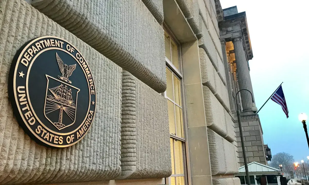 США запретило частным компаниям пользоваться товарами 