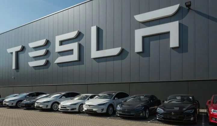 Илон Маск продал часть акций Tesla почти на $4 млрд