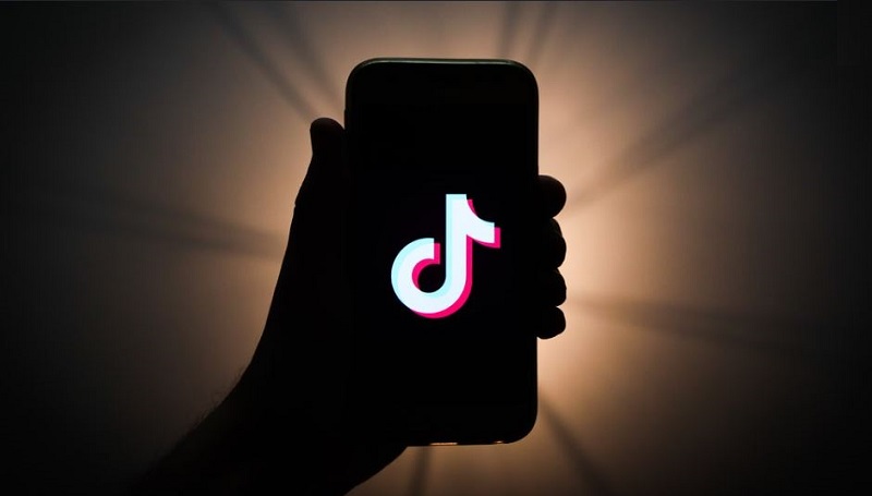 TikTok ограничил работу в России из-за закона о «фейках»