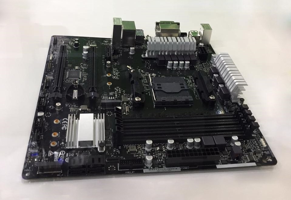 В России начинается выпуск отечественных материнских плат для новейших процессоров AMD