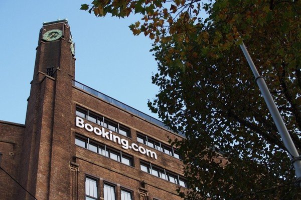 Отелям разрешили не согласовывать цены с Booking.com