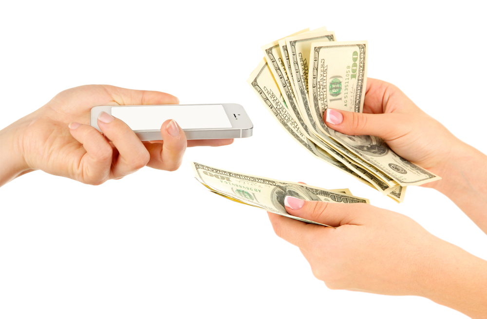 Сотрудник крупного оператора два года распродавал персональные данные россиян