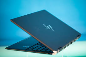 Asus стал лидером по продажам ноутбуков в России