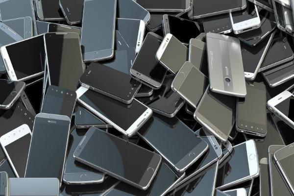 IDC: на рынке смартфонов преобладают модели среднего ценового сегмента