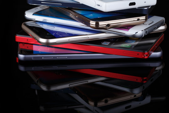 Темпы выпуска новых смартфонов медленно восстанавливаются