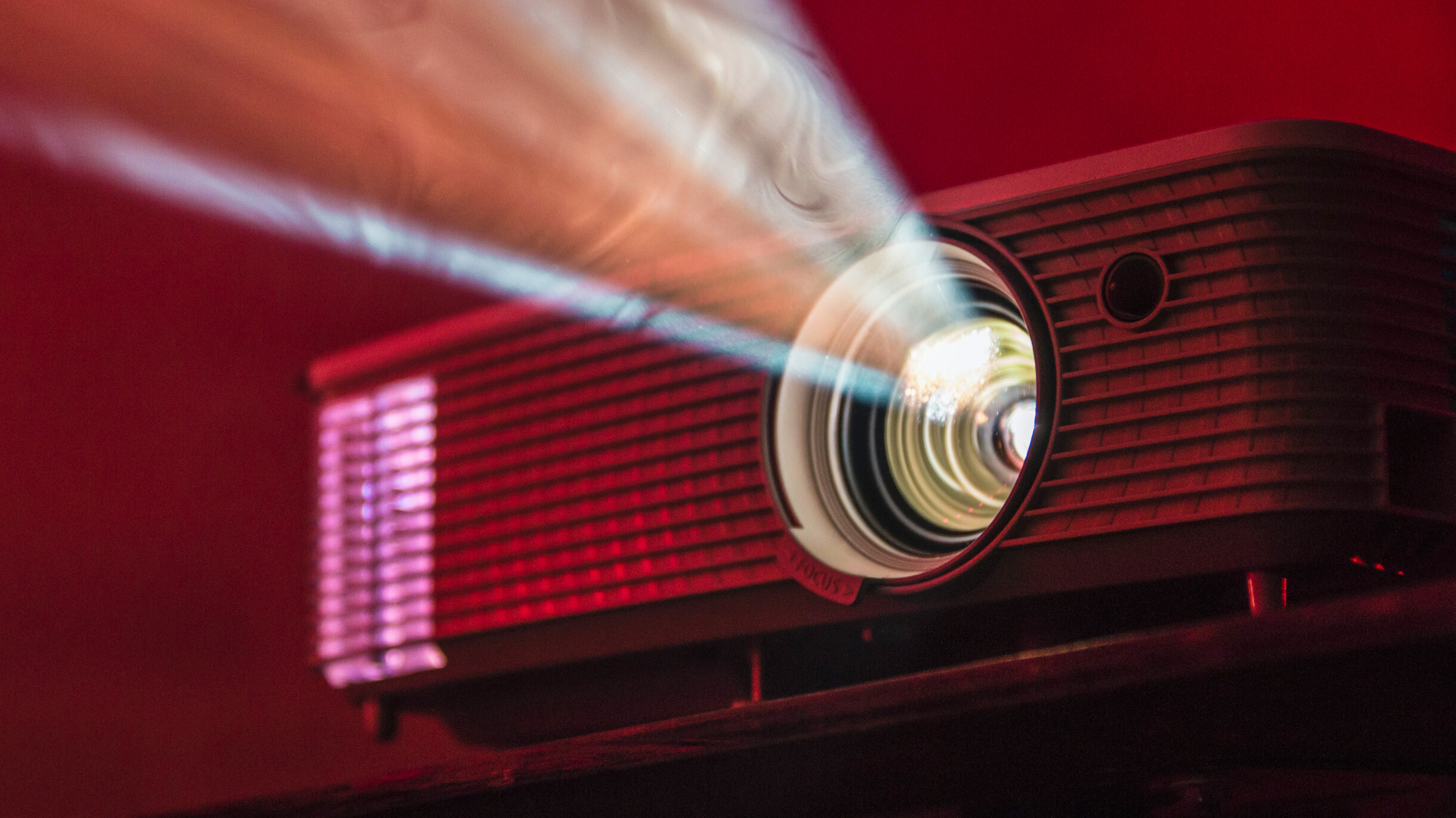 Падение на рынке проекторов замедлилось