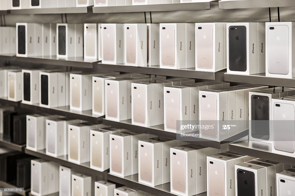 Запасы популярных смартфонов в канале иссякают