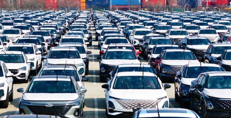 Российский авторынок показал первое за&nbsp;десятилетие падение в&nbsp;деньгах