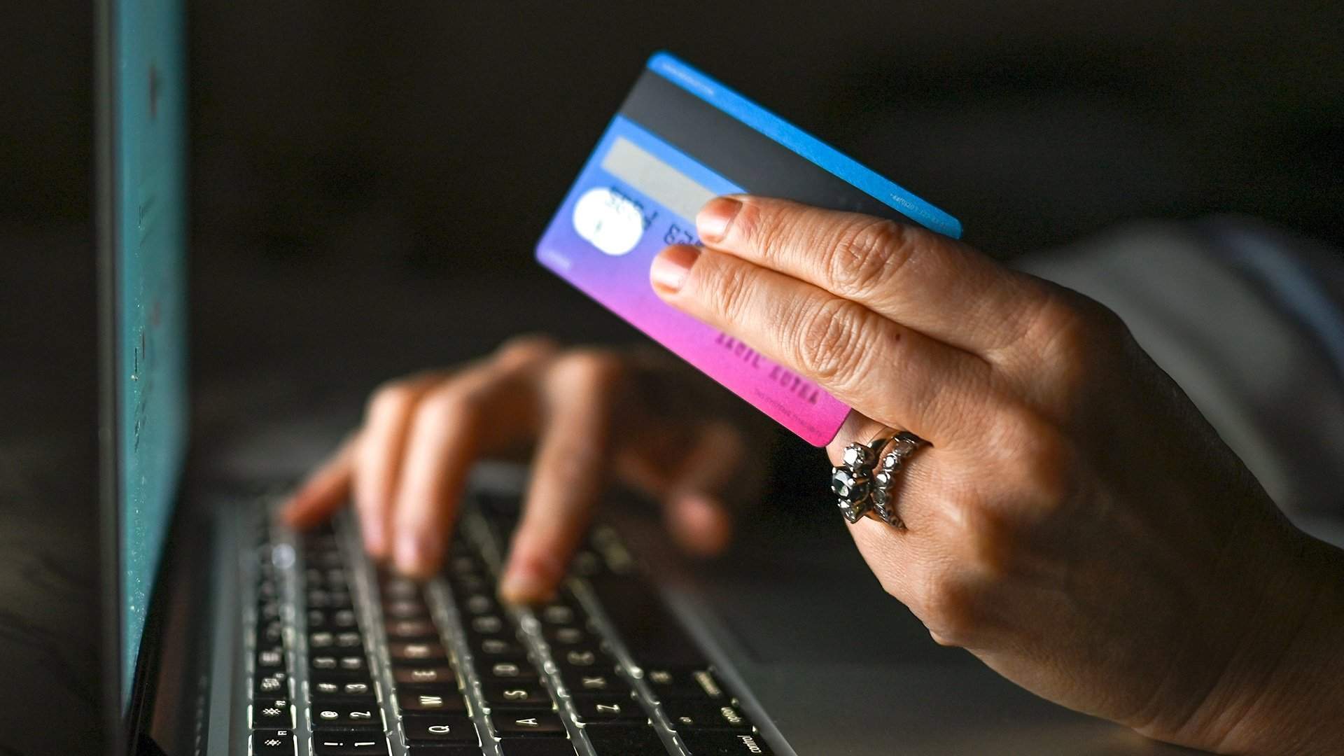 Дума приняла во втором чтении проект об антимонопольном регулировании онлайн-магазинов