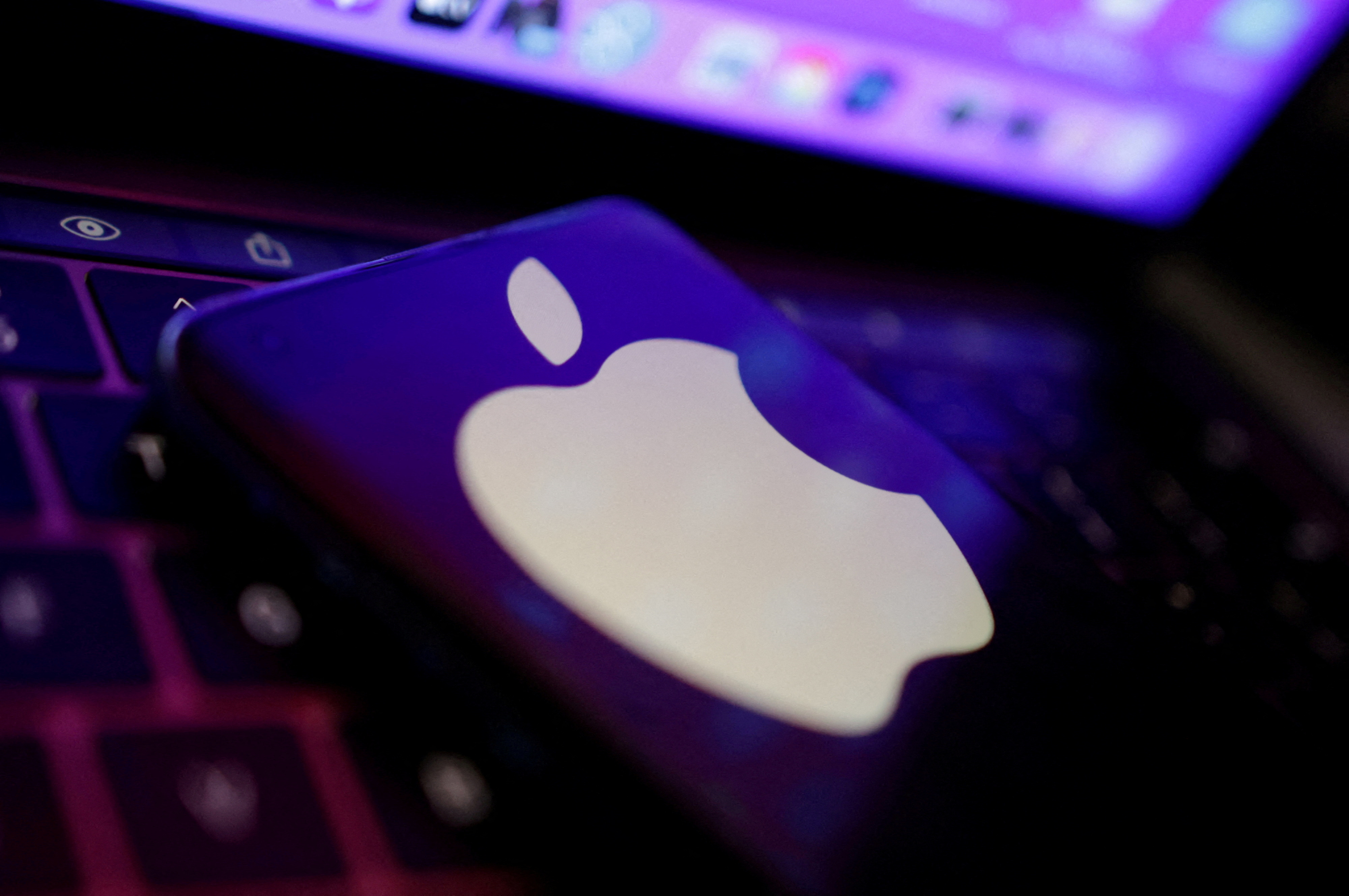 Apple сообщила, что удалила приложения VK из App Store из-за санкций