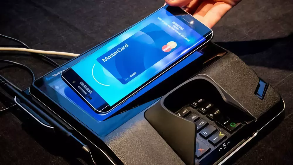 Россияне научились пользоваться платежной системой Samsung Pay в обход санкций