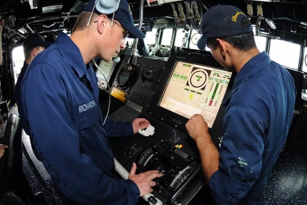 ВМС США отказались от использования сенсорных экранов на эсминцах