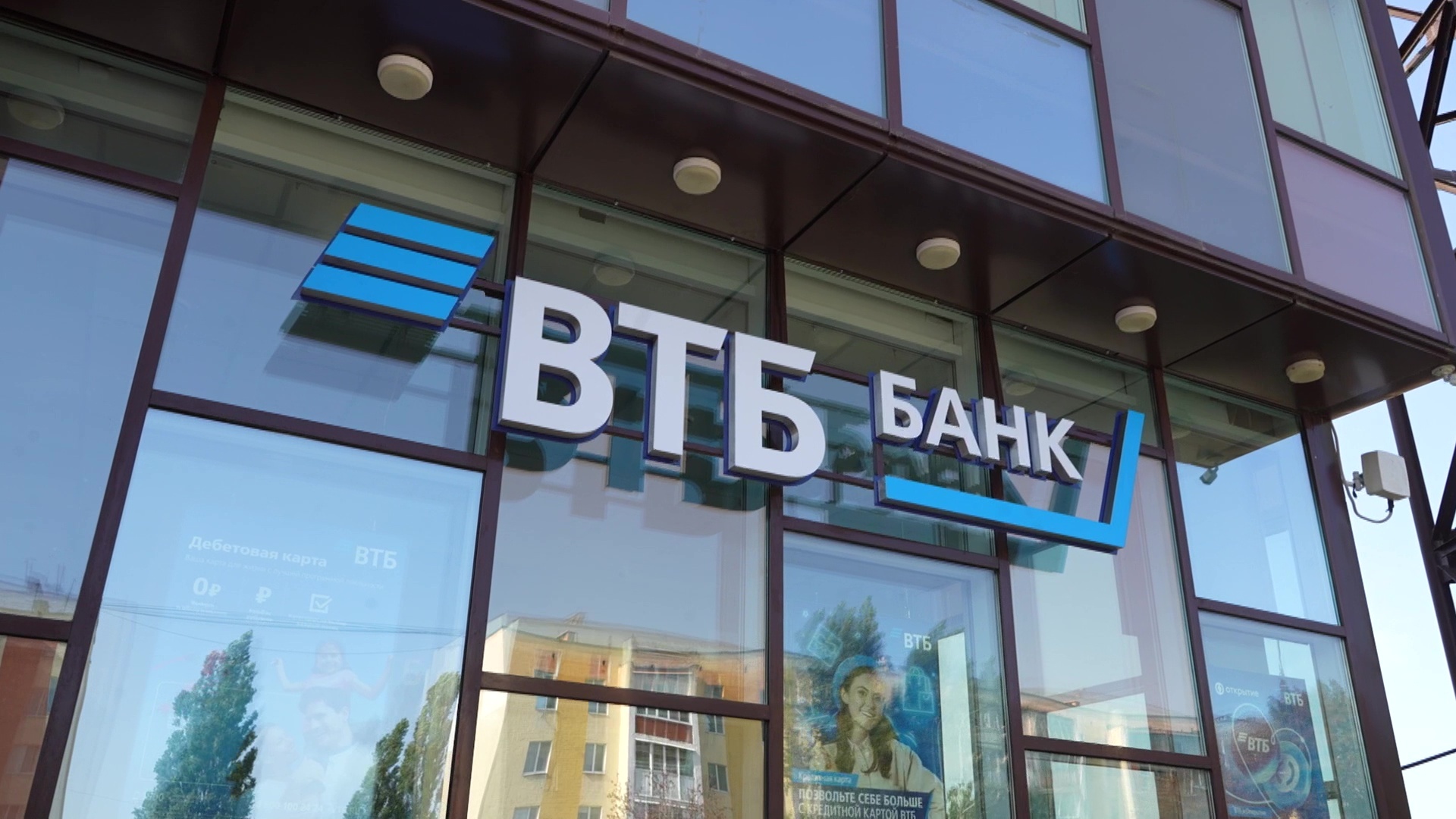 https://mirbelogorya.ru/region-news/61-belgorodskaya-oblast-news/64037-v-stroitele-otkryli-pervyj-ofis-banka-vtb.html
