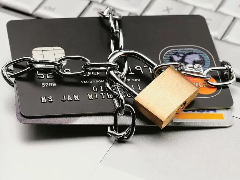 Банк России в два раза расширил список критериев для блокировки карт