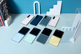 Новые складные смартфоны стали покупать на 31% чаще